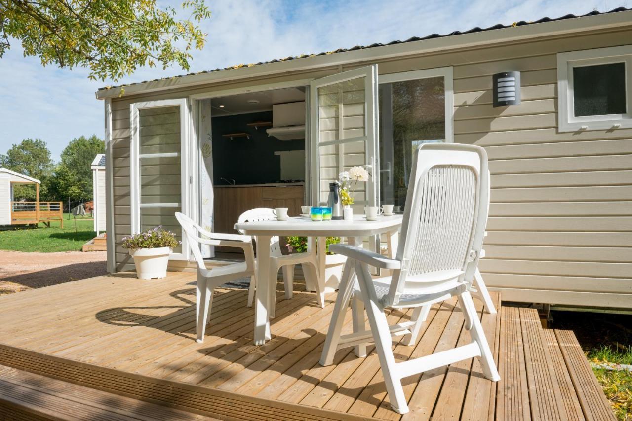 Camping Aux Rives Du Soleil Pont-de-Vaux Exteriör bild