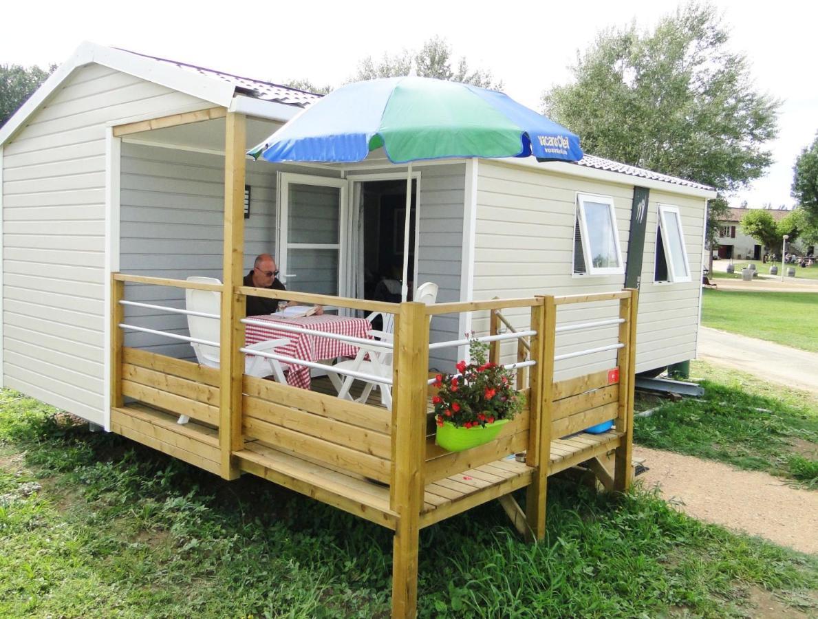 Camping Aux Rives Du Soleil Pont-de-Vaux Exteriör bild