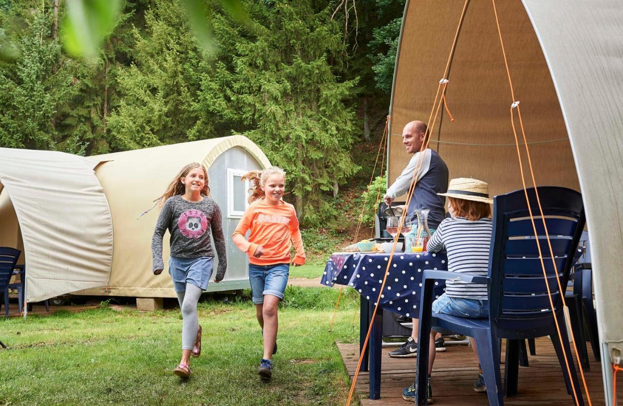 Camping Aux Rives Du Soleil Pont-de-Vaux Exteriör bild