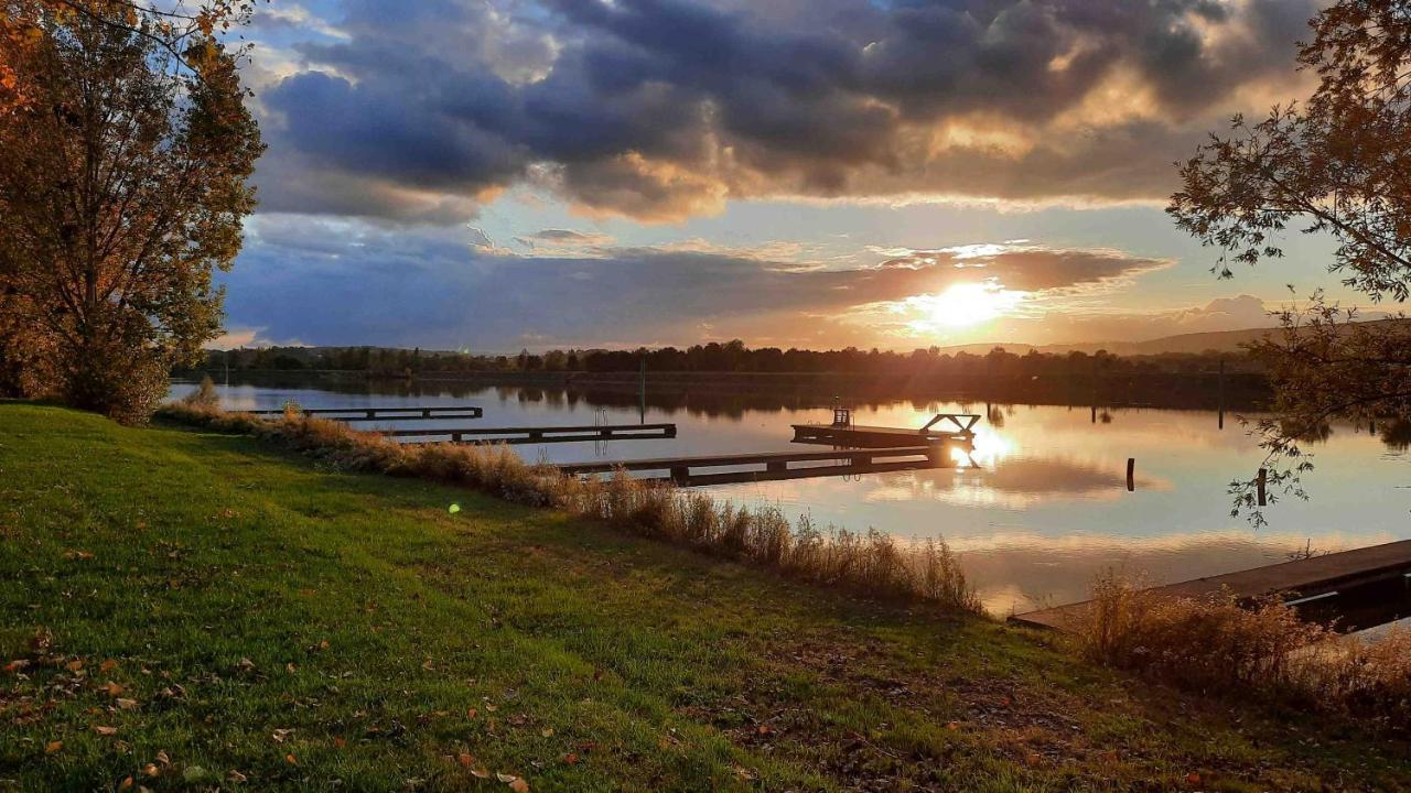 Camping Aux Rives Du Soleil Pont-de-Vaux Exteriör bild